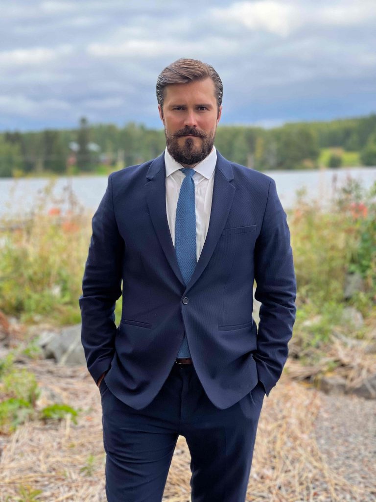 Vimpelin kunnanjohtaja Sam Leijonanmieli on antanut suostumuksen ja lähtee ehdolle eduskuntavaaleihin 2023